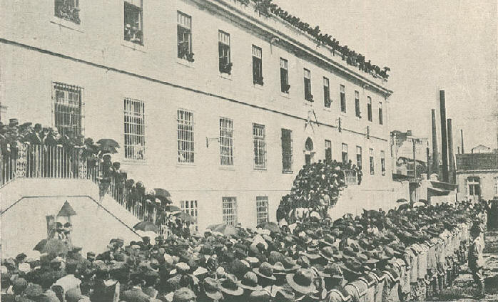 Quartel da Marinha em Alcntara, antes da ordem de disperso do Batalho Expedicionrio (Abril 1919), Foto de A. Franco, Ilustrao Portuguesa, 687, pp. 304-6