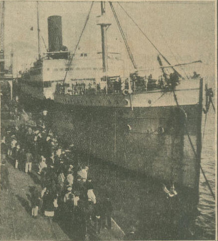 Chegada do Soldado Desconhecido de Frana a Lisboa, em 17 de Maro, a bordo do vapor "Porto"