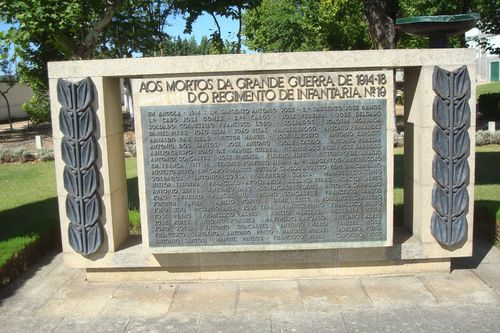 Monumento aos Mortos da Grande Guerra do Regimento n. 19 Chaves. (foto do Fur Mil Carlos Silva CCa 2548/Bat Ca 2879)