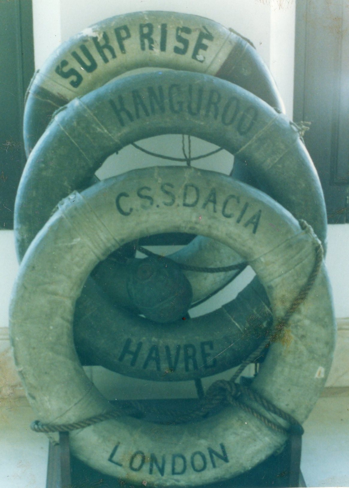 Bóias dos navios afundados "SURPRISE", KANGUROO" e "DACIA", em 3 de Dezembro de 1916, na Baía do Funchal. Catálogo, n.º 479, Museu LCGG, Lisboa