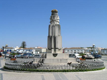 Tavira - "Inaugurado em 1933, foi projectado por Alberto Ponce de Castro. Encontra-se na praa da Repblica"