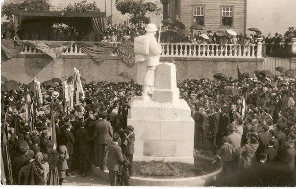 Covilh - Monumento ao Soldado Desconhecido. Inaugurado em 15 de Junho de 1930, no Largo 5 de Outubro. Escultor Francisco dos Santos