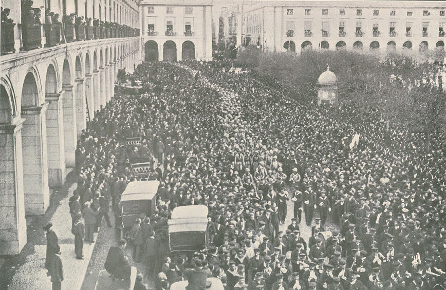 Batalho de Marinha. Desfile no Terreiro do Pao 1914. Foto Benoliel, Ilustrao Portuguesa, n. 456. 