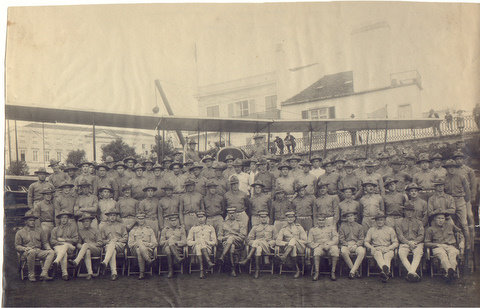 USA - 1ª Companhia Aeronáutica do Corpo de Marines e era composta por 12 oficiais e 133 praças.(Açores 1917)